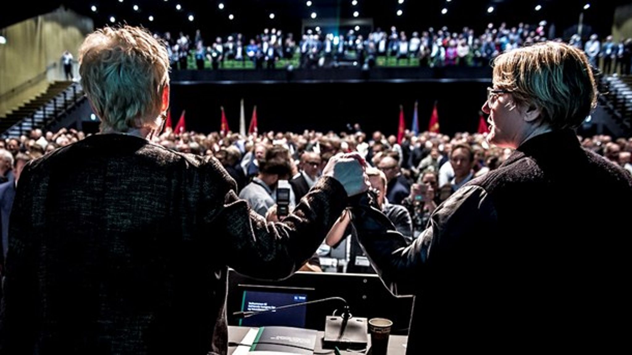 Formand for LO Lizette Risgaard og formand for FTF Bente Sorgenfrey under den stiftende kongres i Odense.