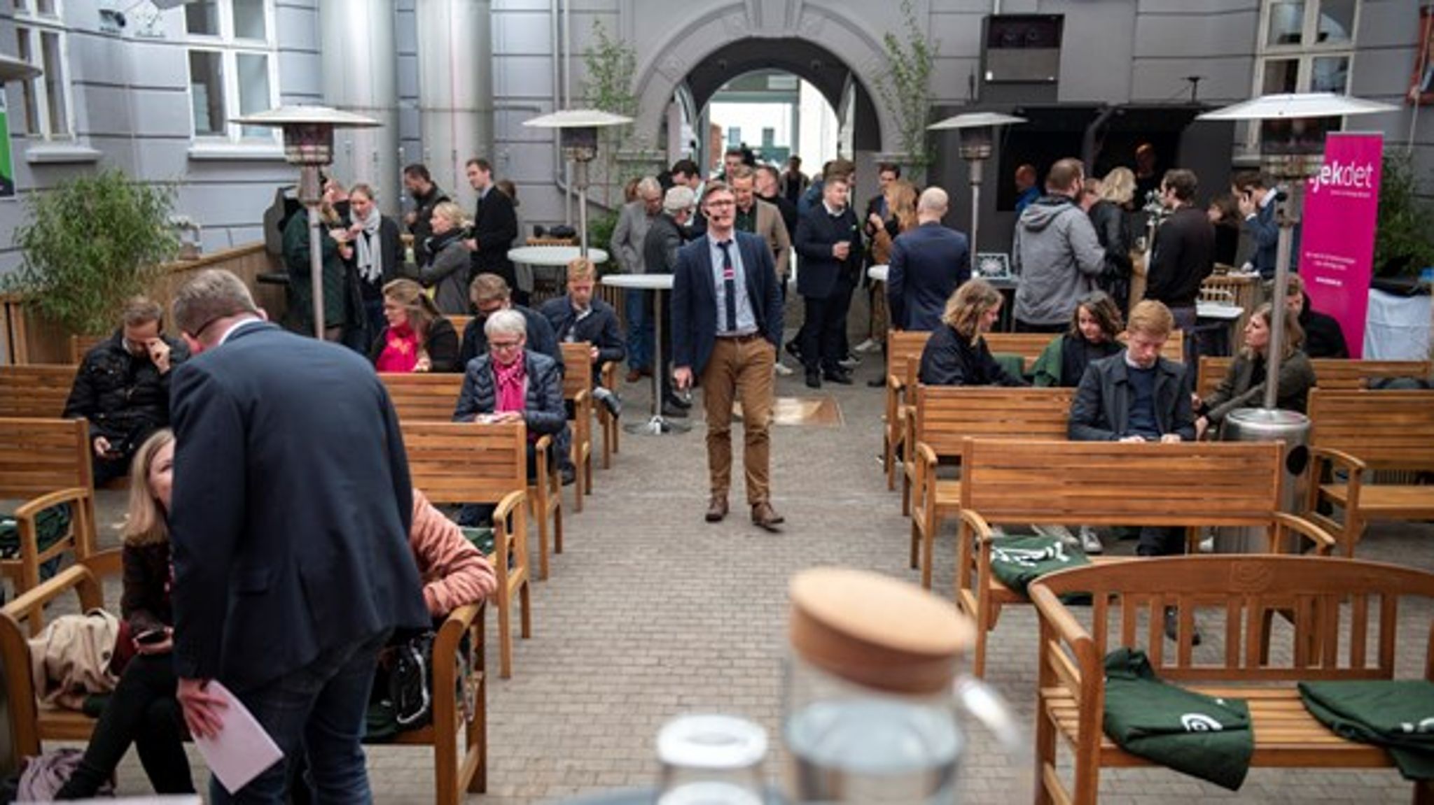 Har vi etnisk opdelte gymnasier? Og er det et problem? Kom til morgendebat i gården hos Mandag Morgen og Altinget.