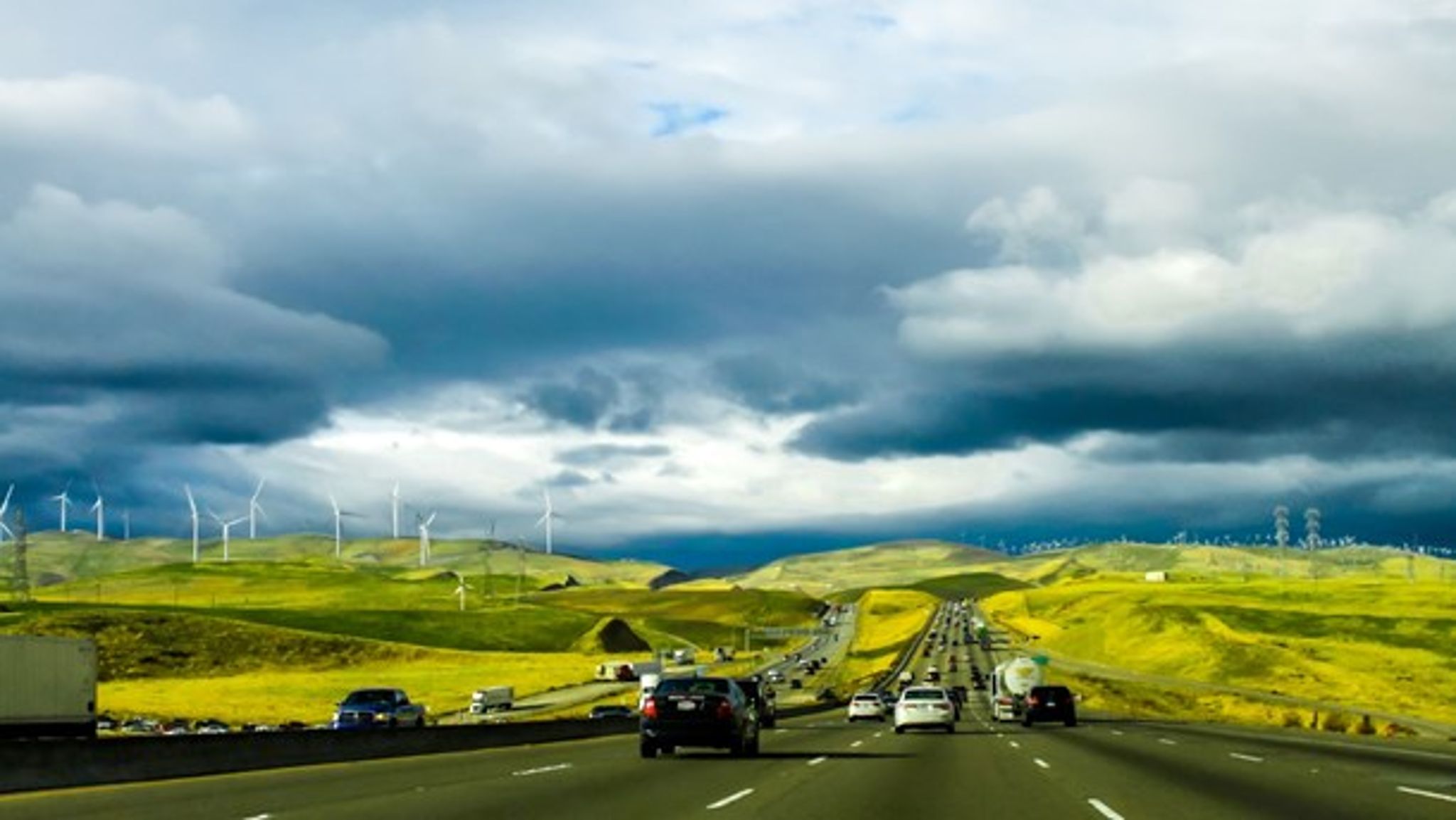 Hvad kommer først - Elbiler eller muligheden for at lade dem?&nbsp;Californien har en målsætning om 250.000 ladestationer i 2025.