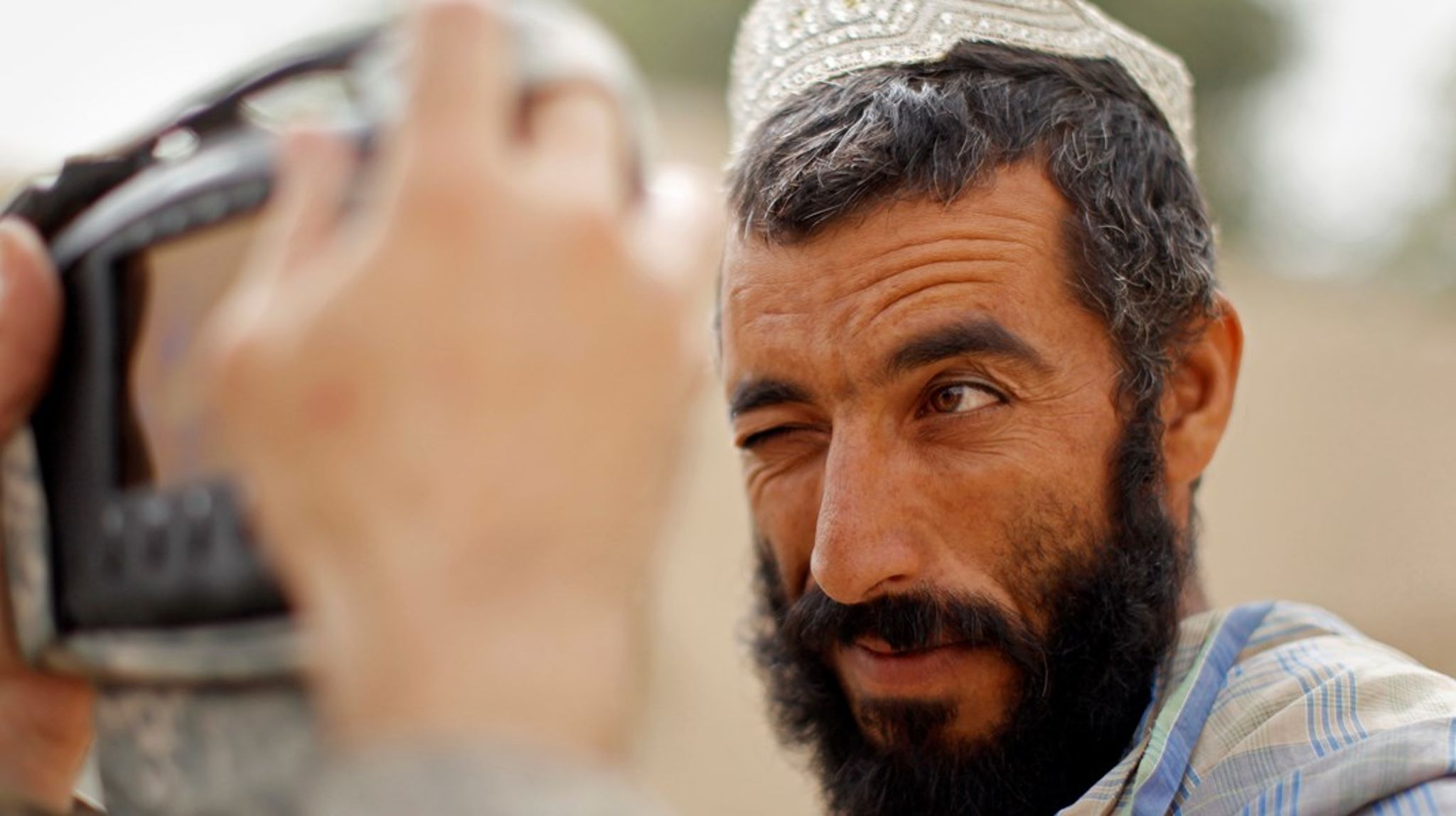 Det amerikanske militær anvendte mobile iris-scannere i Afghanistan&nbsp;til at kontrollere identiten af deres samarbejdspartnere. Da Taliban overtog blev teknologien forvandlet fra en beskyttelse til et våben.&nbsp;