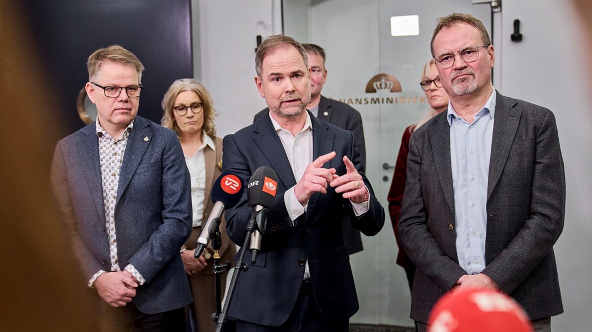 <div>En fritvalgsordning er flere gange blevet fejet af bordet ved de offentlige overenskomstforhandlinger. Men på det private arbejdsmarked er der nu pumpet så meget værdi og muligheder i ordningerne, at forskellen er blevet umulig at ignorere. I vinterferien kunne finansminister Nicolai Wammen (S), lærerformand Gordon Ørskov Madsen (th.) og Akademiker-formand Tomas Kepler løfte sløret for den første fritvalgsordning for offentligt ansatte.</div><div><br></div>