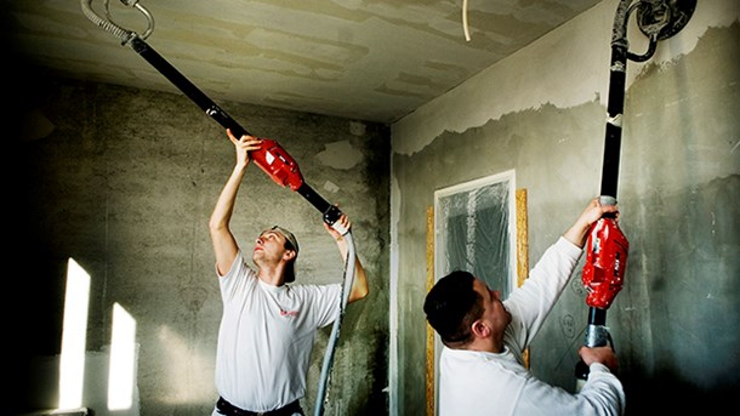 Flere politikere hævder, at 23.000 virksomheder og 300.000 medarbejdere kan blive ramt af arveafgiften. Forskerne siger, at det drejer sig om langt færre.