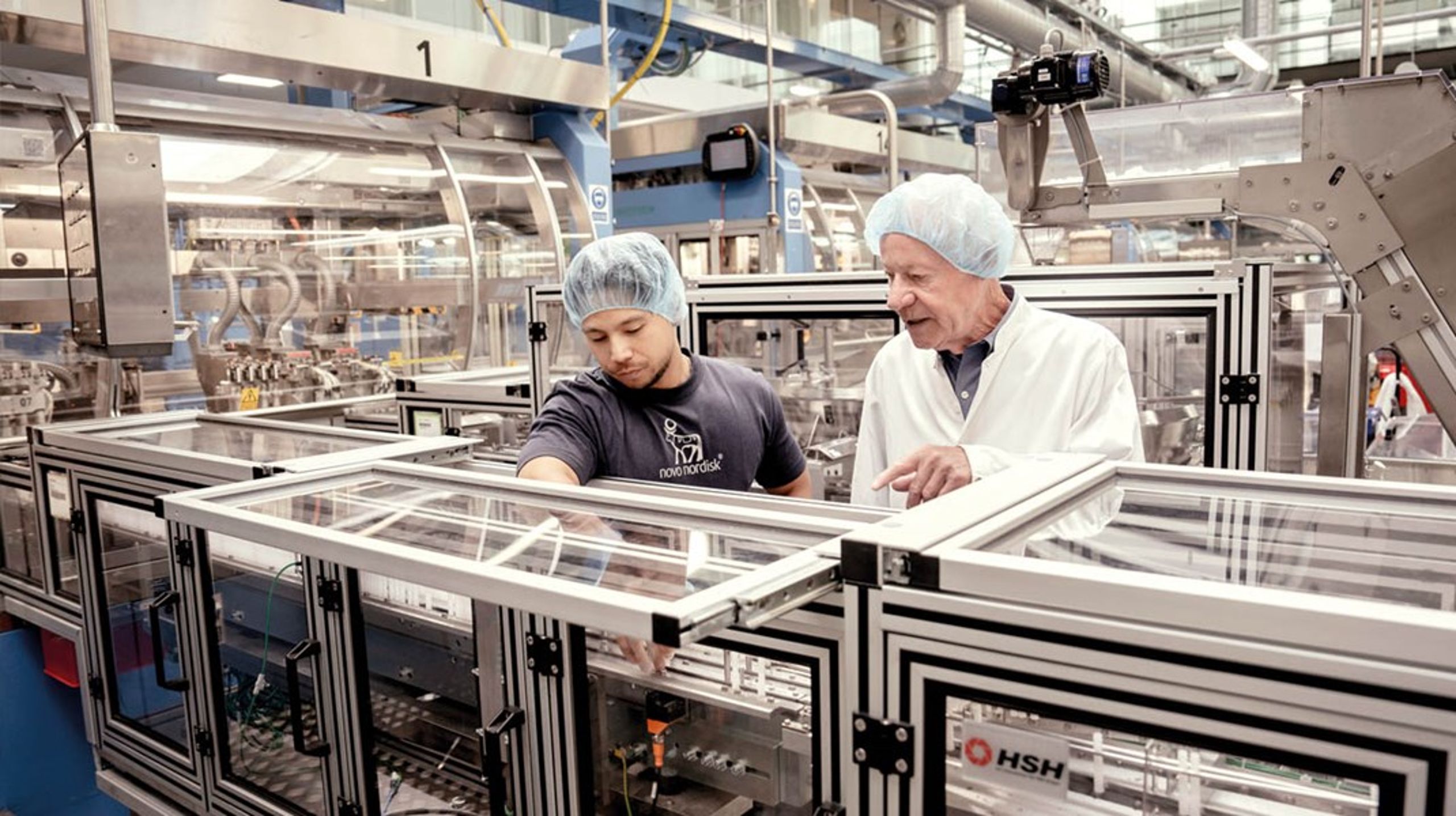 <div>Flittige seniorer og udenlandsk arbejdskraft udgør brændstoffet i det økonomiske opsving, som Danmark har redet på i en årrække. Prognoserne peger på en mere afdæmpet vækst i 2026. Det hænger blandt andet sammen med de store fyringsrunder i Novo Nordisk og Ørsted.</div>