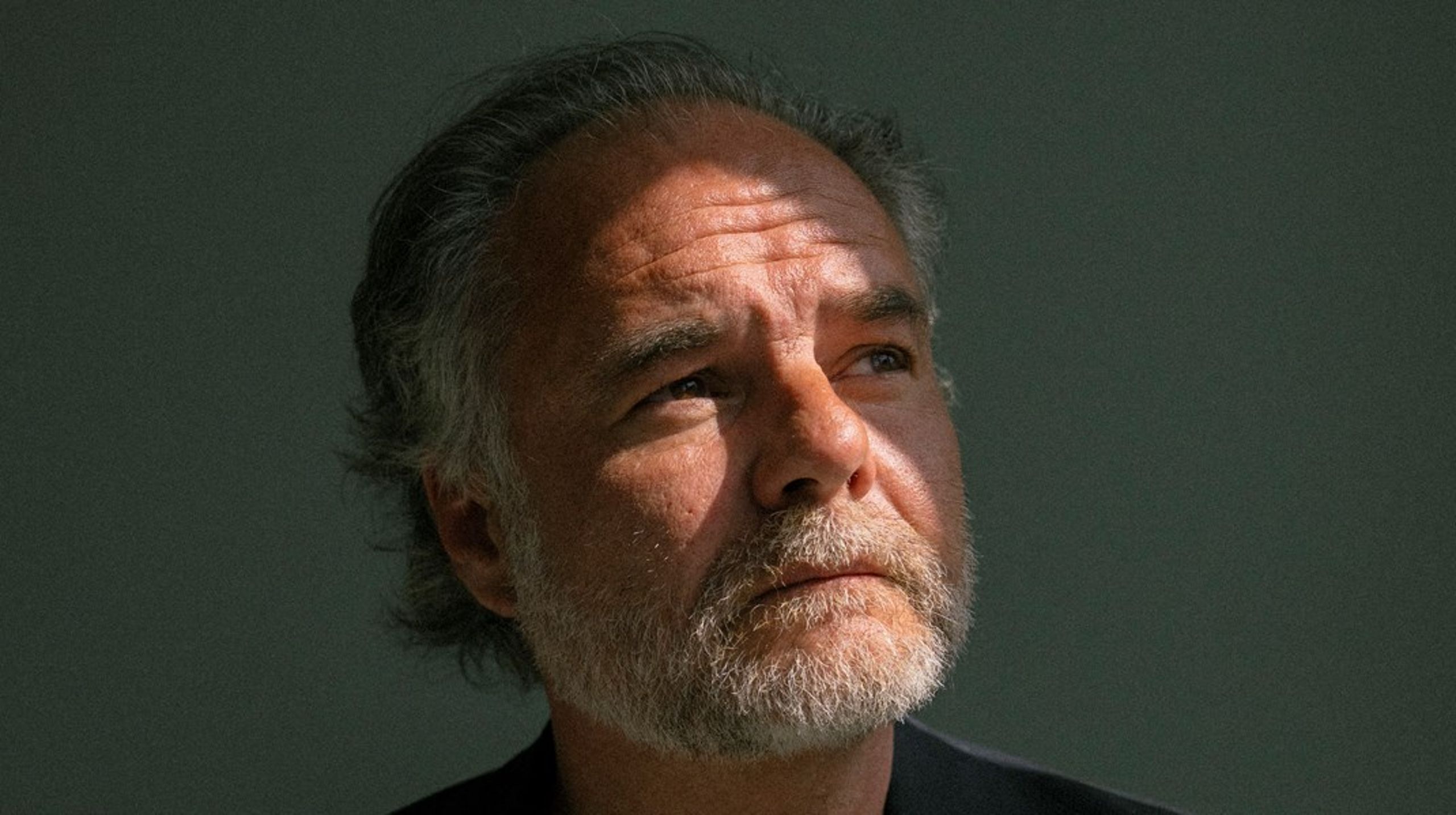 Overvismand&nbsp;Carl-Johan&nbsp;Dalgaard blev af den socialdemokratiske etpartiregering sat i spidsen for et eftersyn med Finansministeriets regnemodeller. Nu har Socialdemokratiets fået selskab af Moderaterne og Venstre i regeringskontorerne, og Finansministeriet forventes om kort tid at offentliggøre en samlet evaluering af eftersynet.<br>