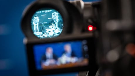 Politisk totalkommunikation presser tilliden i demokratiet