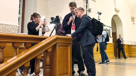 Gør plads. ’New media’ sætter sig på første række i presserummet 