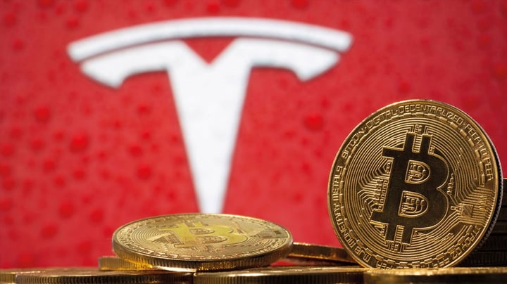 Tesla: Klimakvoter og bitcoins vendte underskud til overskud