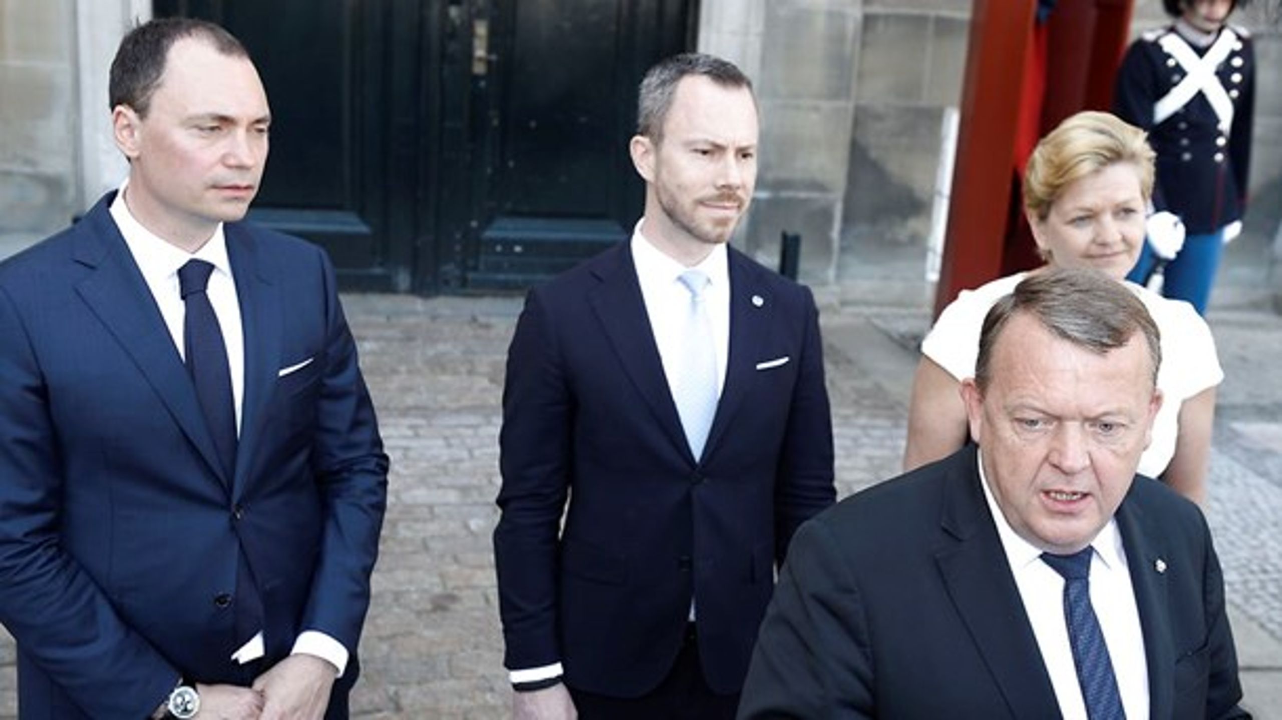 Tommy Ahlers, Jakob Ellemann-Jensen, Lars Løkke Rasmussen og Eva Kjer Hansen foran Christian XI's Palæ.