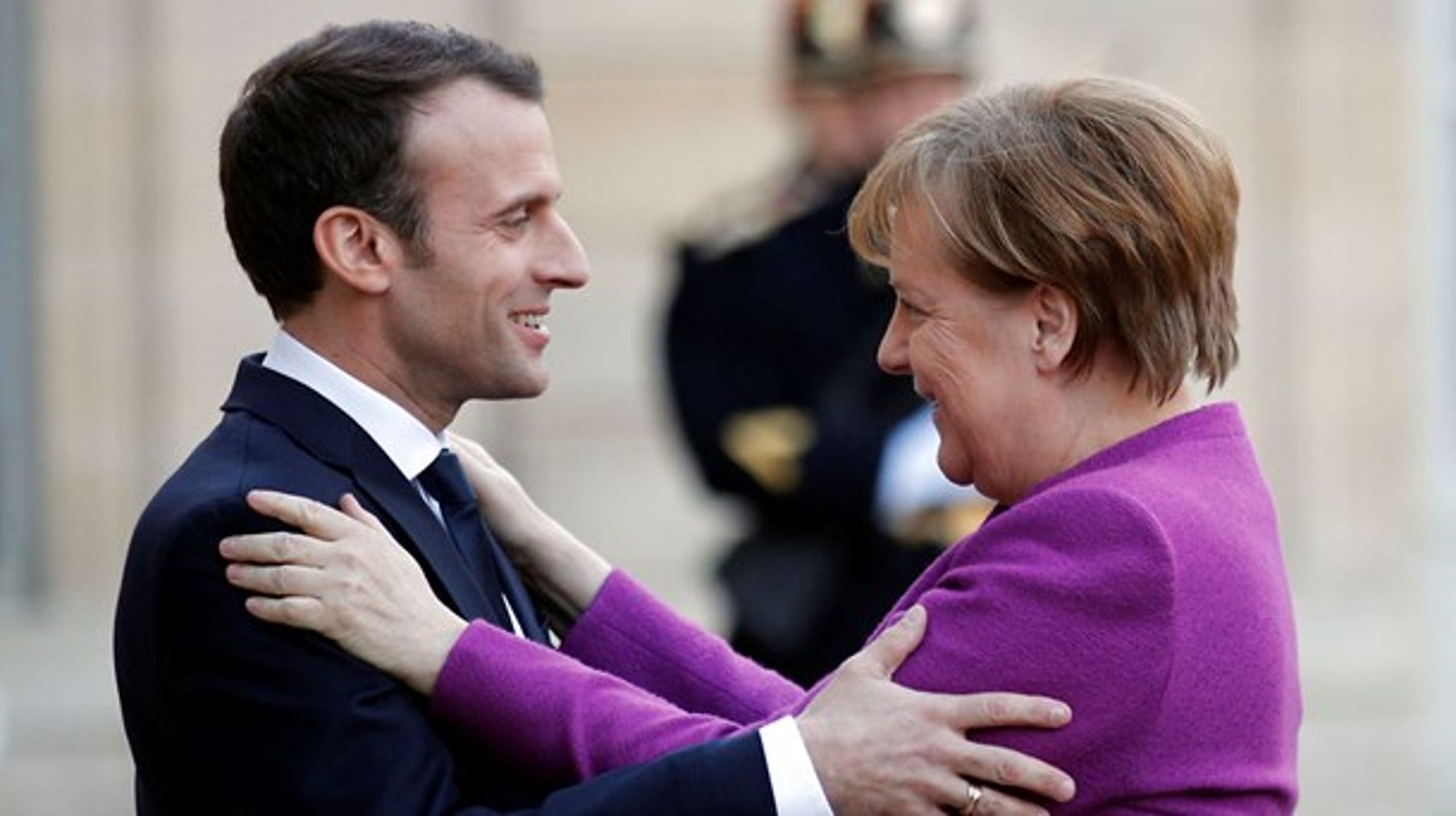 Emmanuel Macron under et møde med Tysklands kansler, Angela Merkel, i Elysee Palæet&nbsp;i Paris i marts.&nbsp;