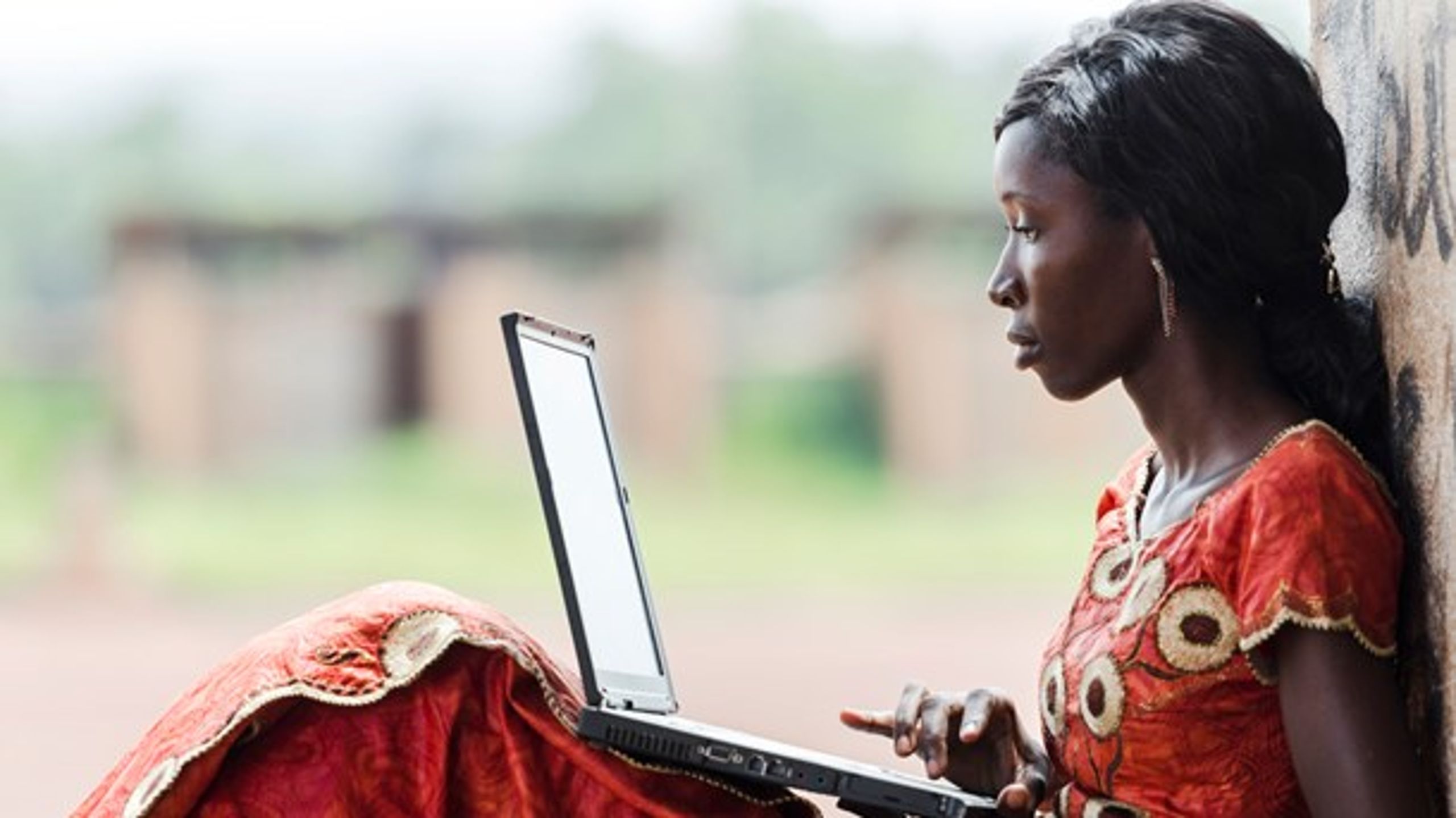 Et af udenrigsministeriets nye tiltag handler om at uddanne og støtte unge afrikanske kvinder til at forfølge en karriere inden for IT og programmering.