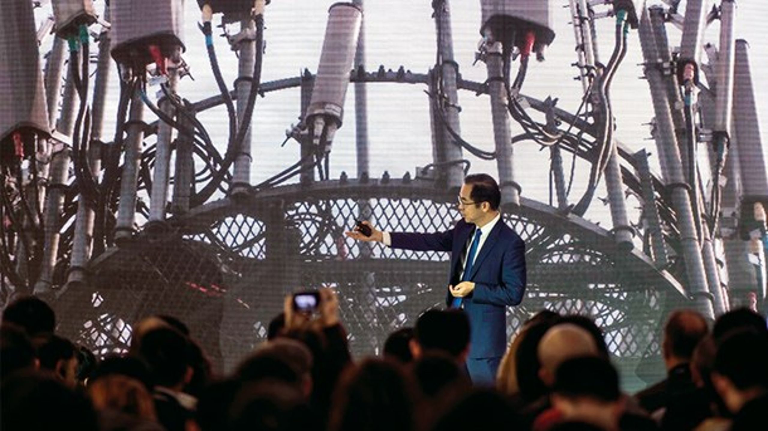 En Huawei-direktør lancerer et nyt 5G Huawei-produkt i Beijing.