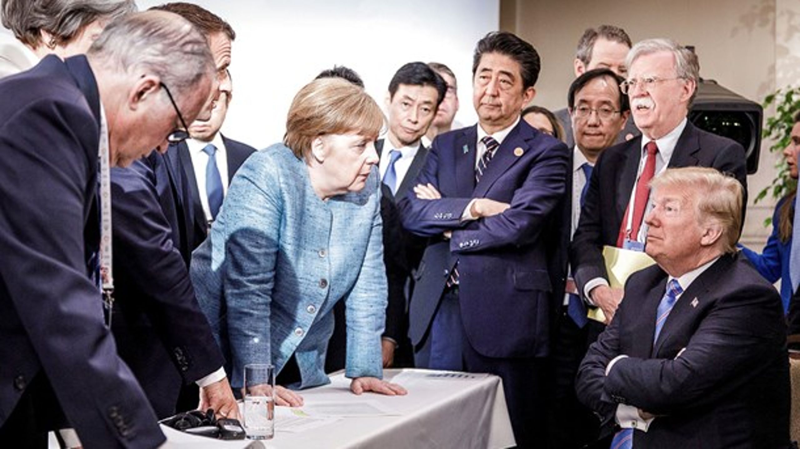 Tysklands kansler, Angela Merkel, taler med Trump under G7-mødet i Canada sidste år.