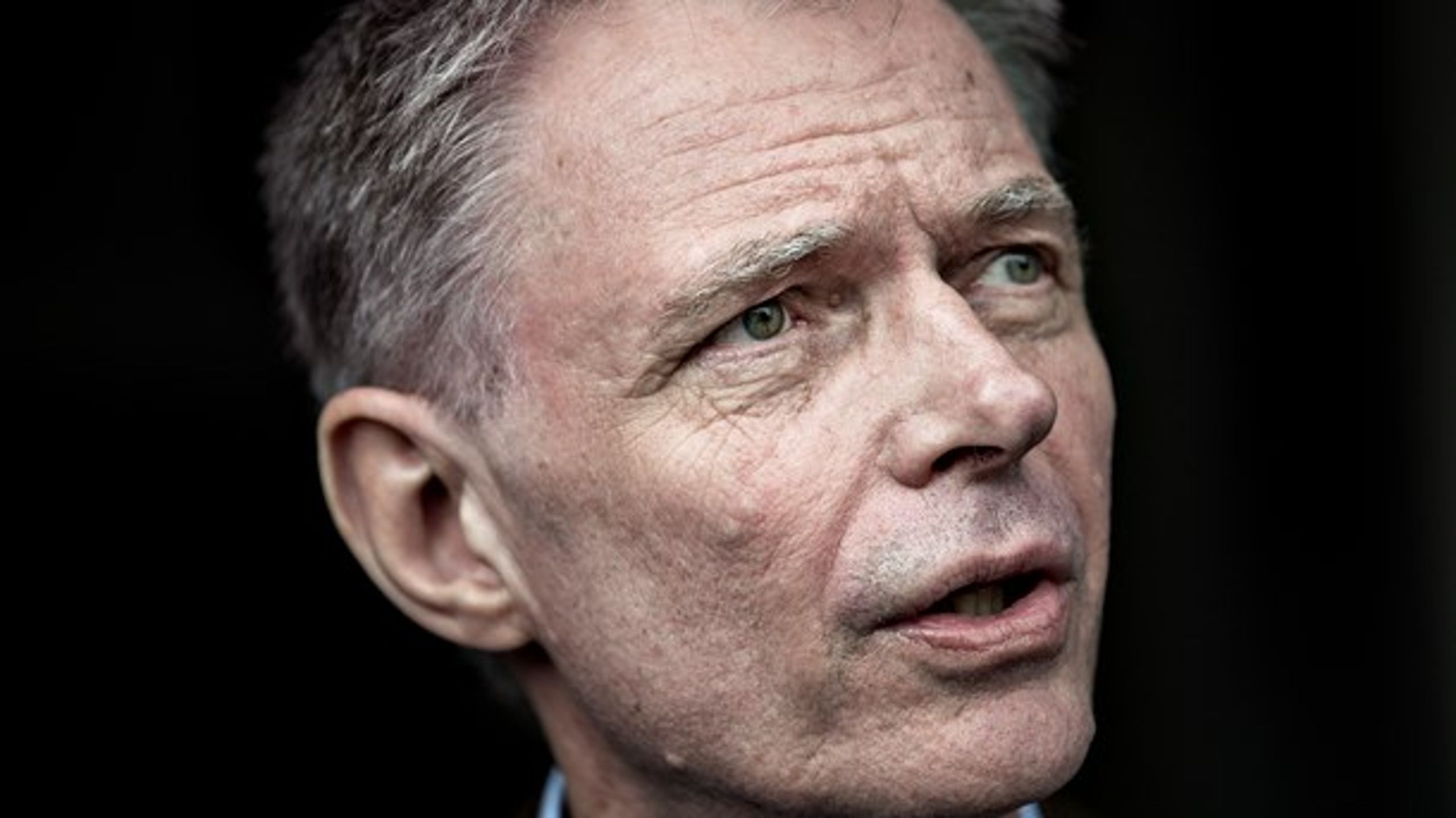 Finansmanden Klaus Riskær Pedersen er blandt de seneste kendte danskere, der misbruges i fupinterviews i falske artikler på nettet.