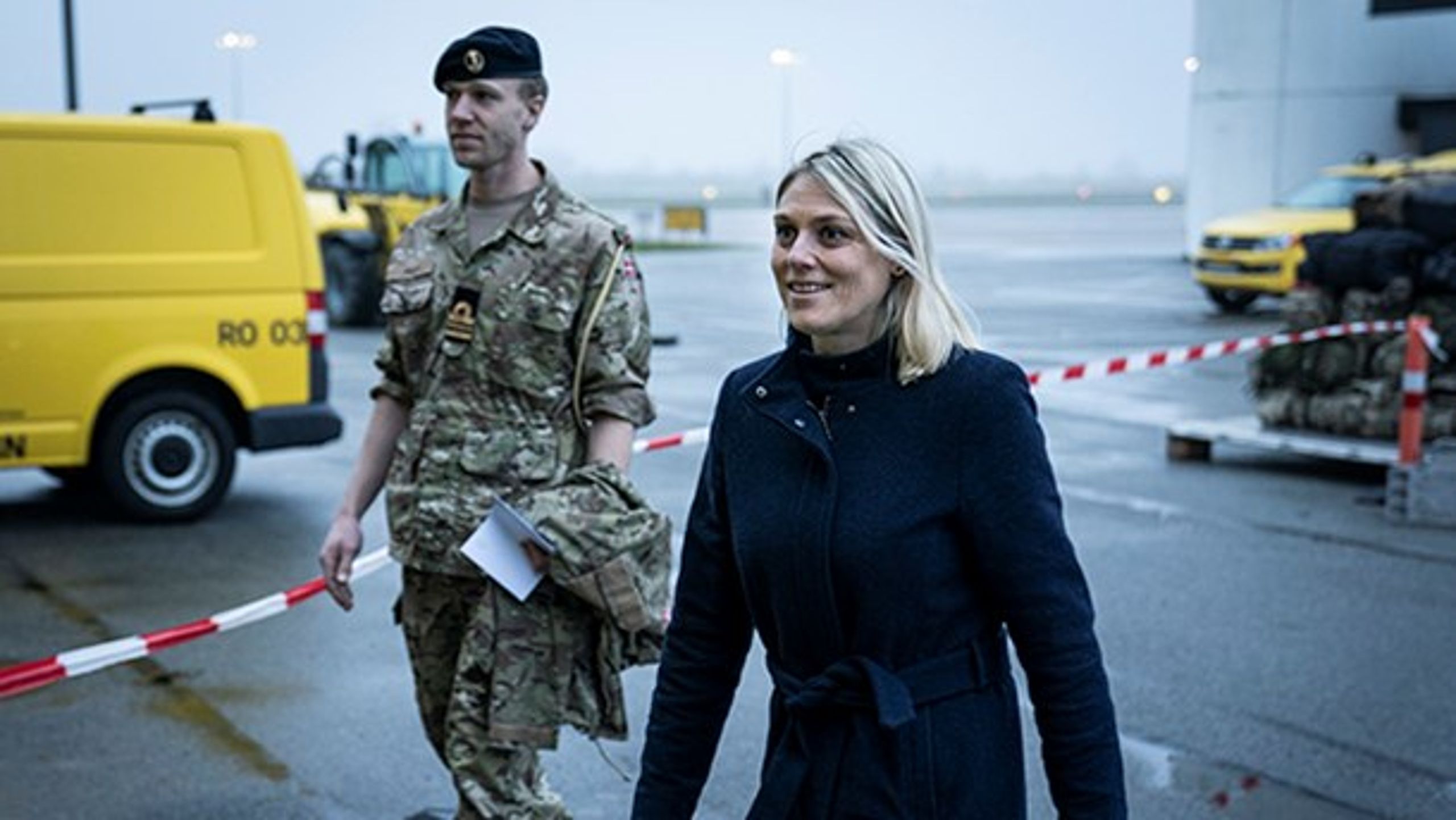 <div>Uden forsvarsforbeholdet vil der være krav om, at Danmark stiller med soldater til europæiske missioner, siger forsvarsminister&nbsp;Trine Bramsen (S). Eksperter er&nbsp;uenige.</div><div></div>