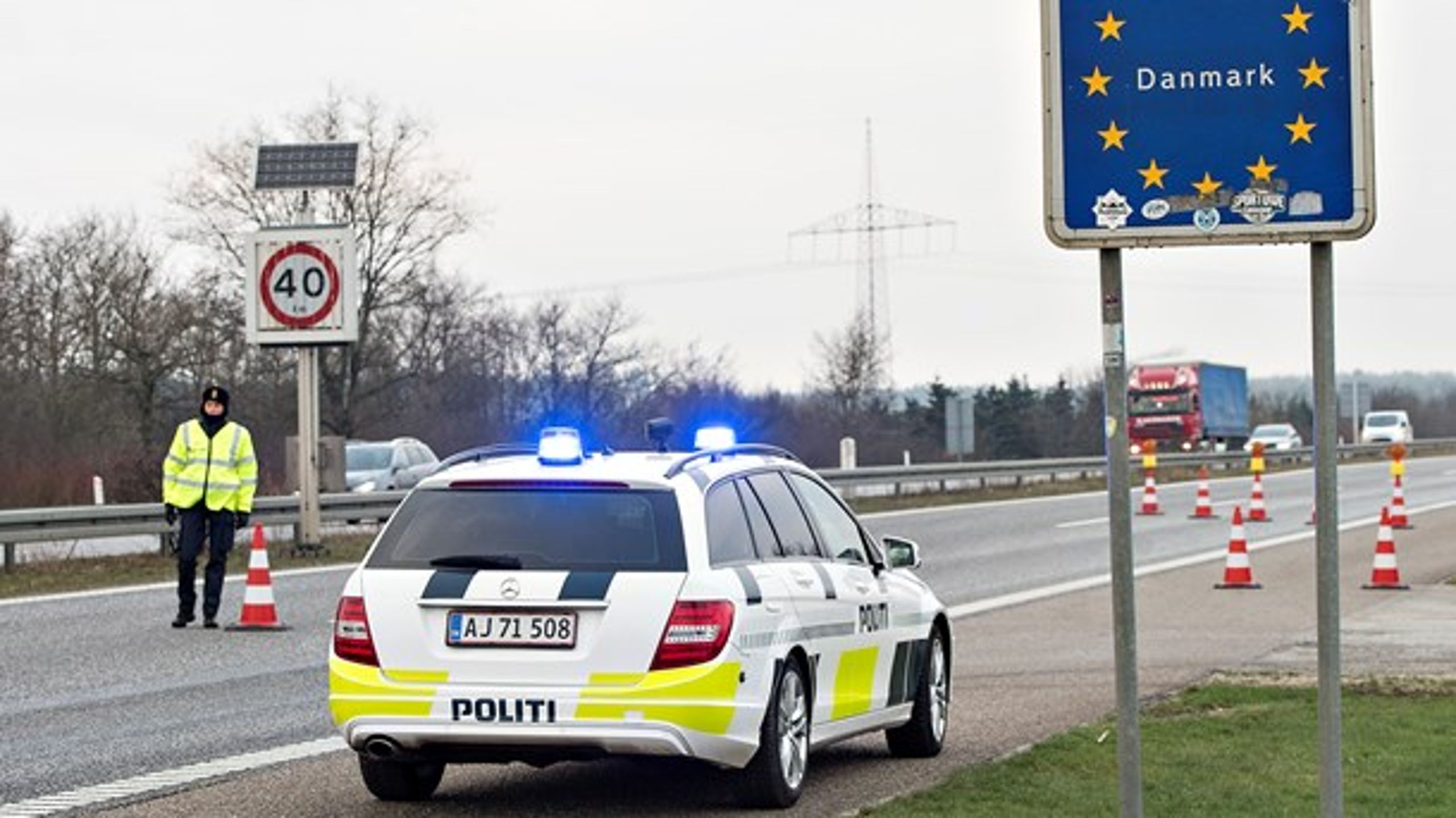 Politiet kontrollerer den danske grænse. Arkivfoto.
