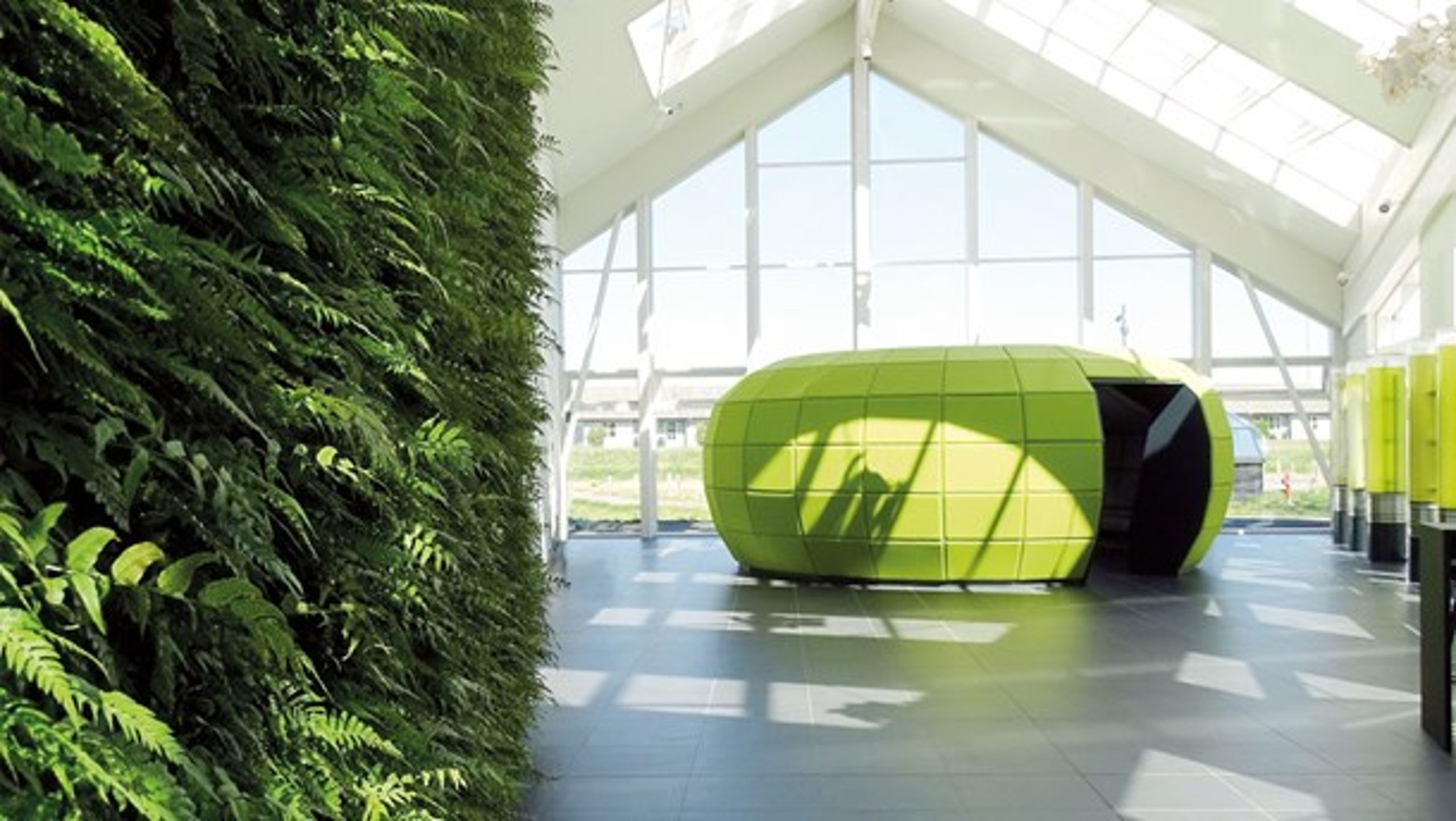 <div>
			<div>
				<div>
					Green Solution House er designet med masser af dagslys, og der
bruges i vidt omfang lokale og genbrugte materialer.

				</div>
			</div>
		</div>