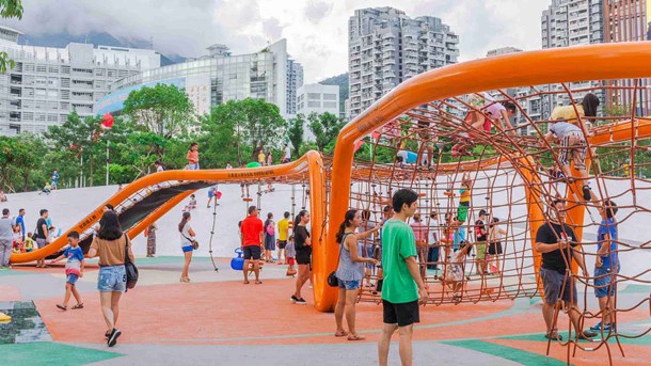 Kompan er en af danske virksomheder der sælger til Kinas børnefamilier - her en legeplads i Shenzhen