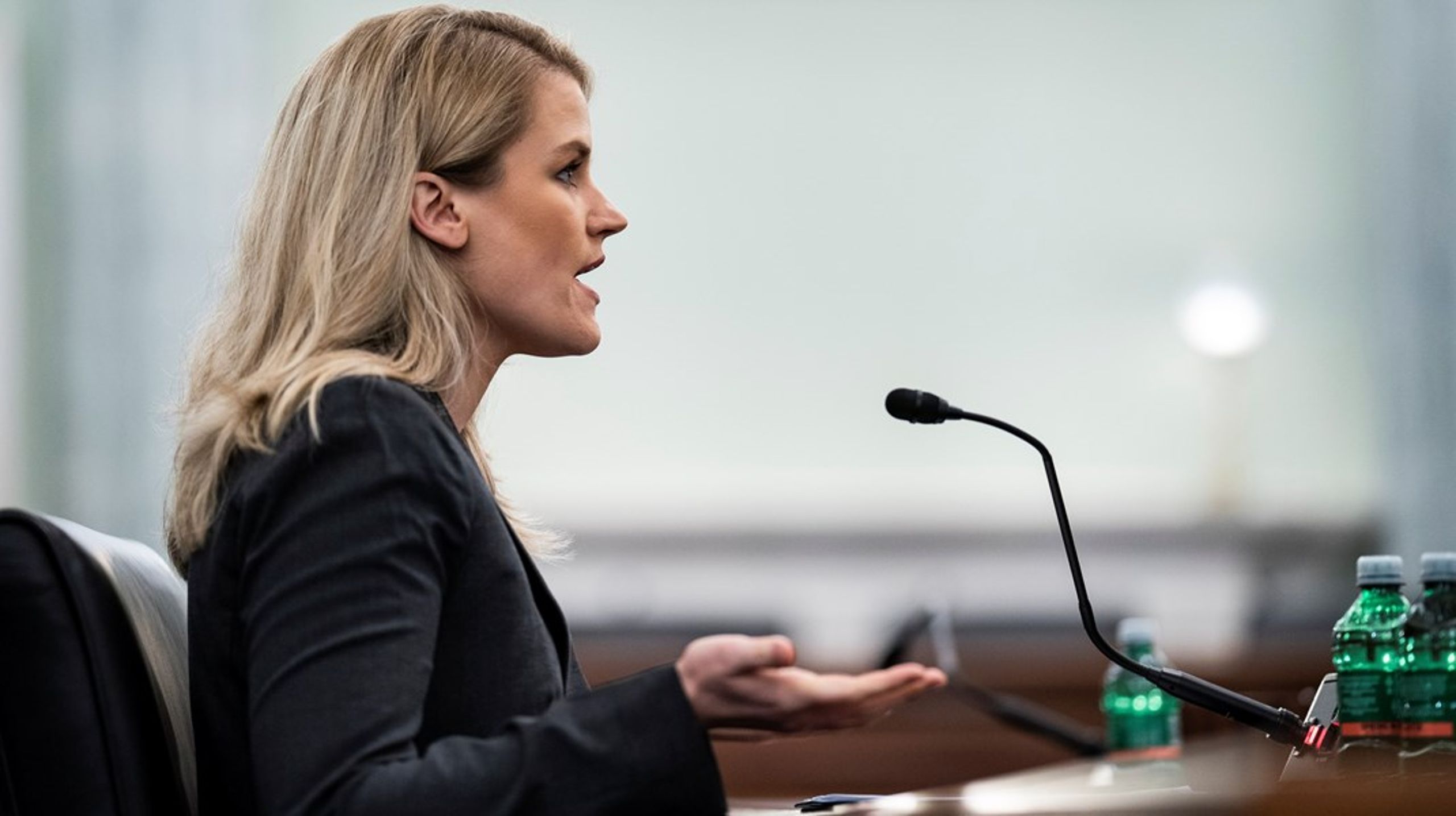 Whistleblower og tidligere ansat i Facebook, Frances Haugen, vidnede for det amerikanske senat om indholdet i de interne filer fra techgiganten, som&nbsp;hun har overleveret til Wall Street Journal.&nbsp;&nbsp;