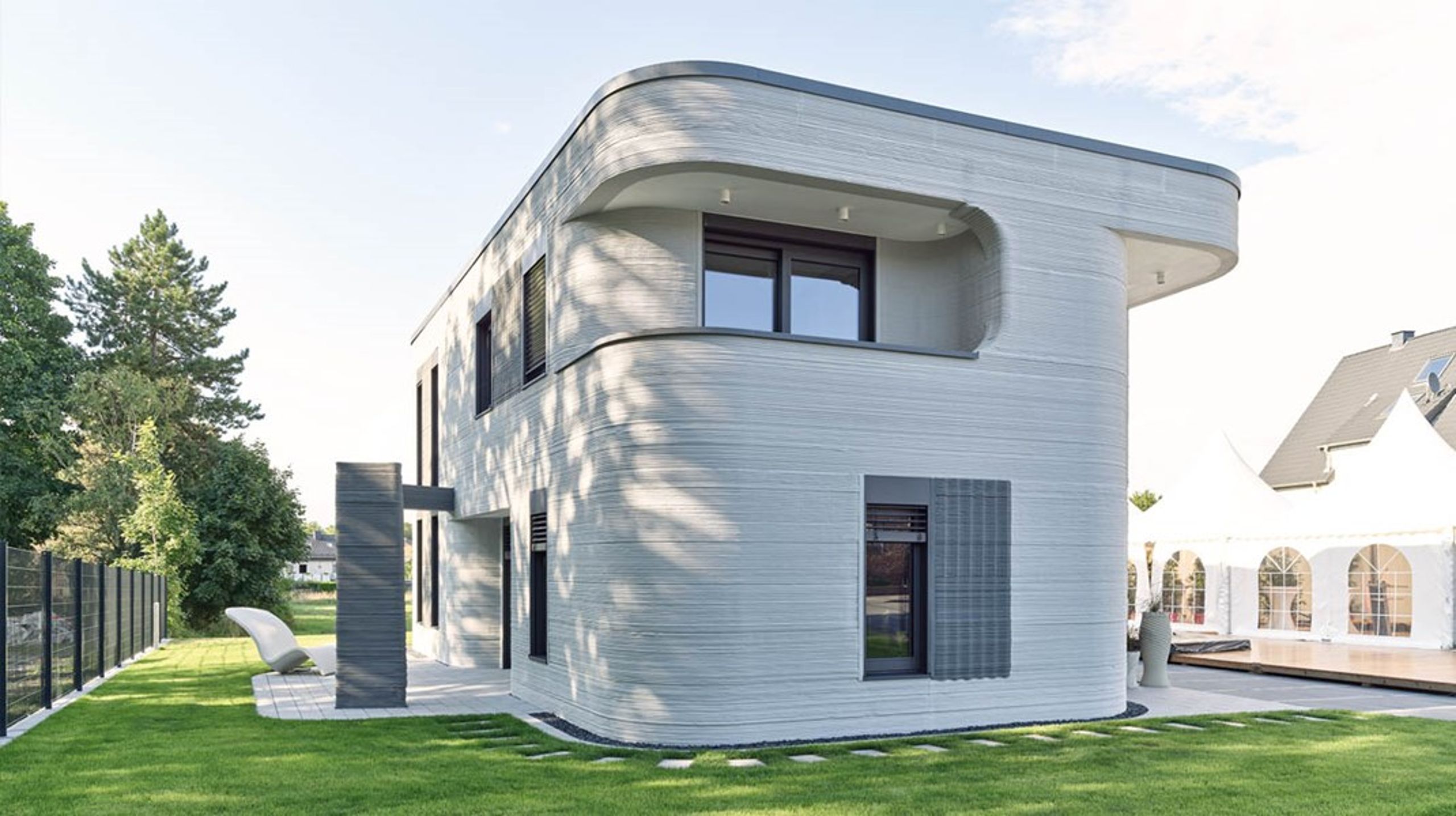 Huset i Beckum i Tyskland er på 160 kvadratmeter. Det var det første to etagers printede hus i Tyskland, da det blev opført i 2020.