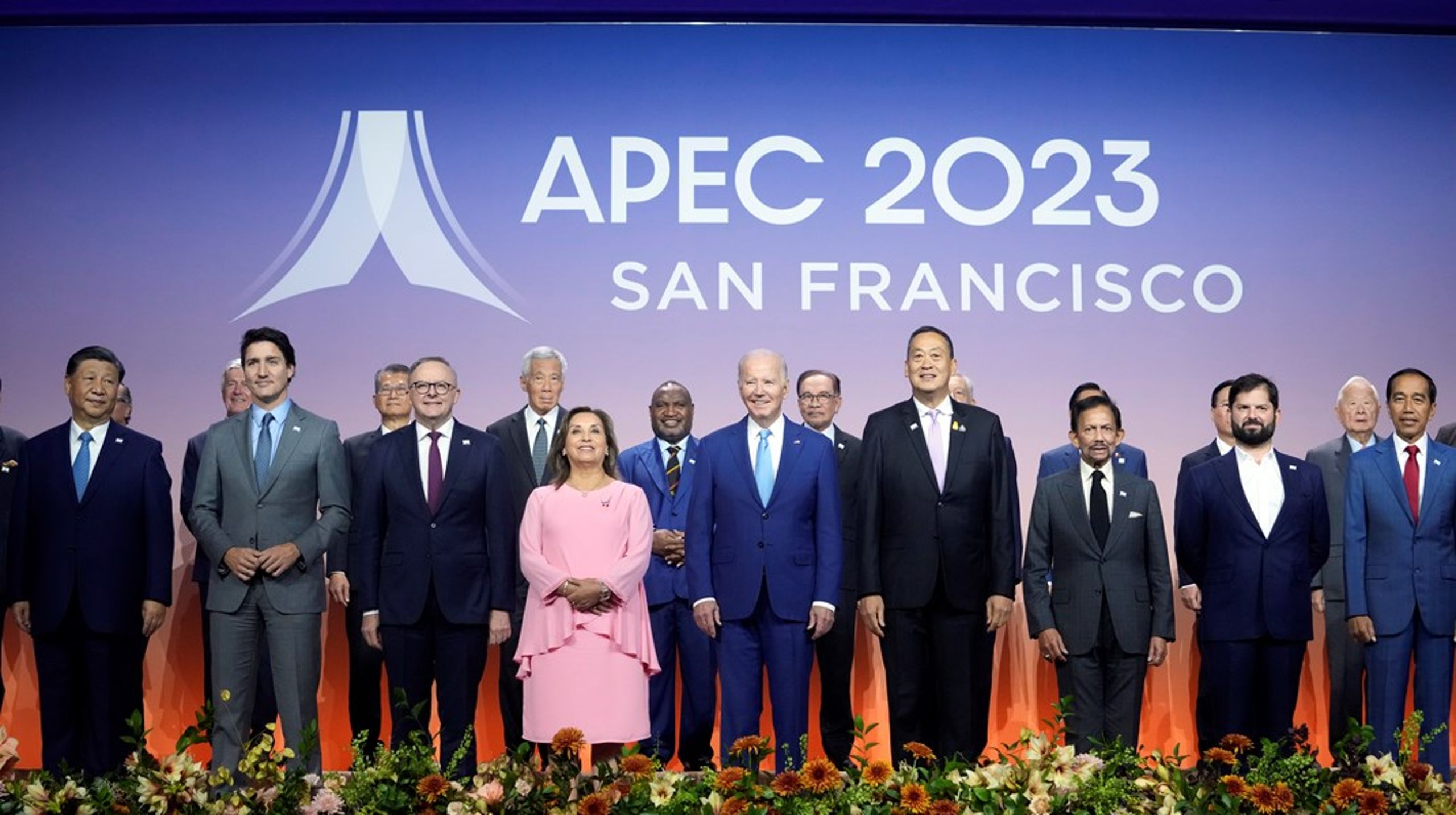 Ikke alle statsoverhovederne i stillehavsgruppen
APEC er kendte ansigter for selv den mest ivrige avislæser. Men folk som
Indonesiens præsident Joko Widodo (forrest, til højre), Chiles præsident
Gabriel Boric (forrest nummer to fra højre) og Australiens premierminister
Anthony Albanese (forrest nummer tre fra venstre) kan blive vigtige
energipolitiske magtspillere i de kommende år. Her poserer de til familiefoto
ved et APEC-topmøde i november.
