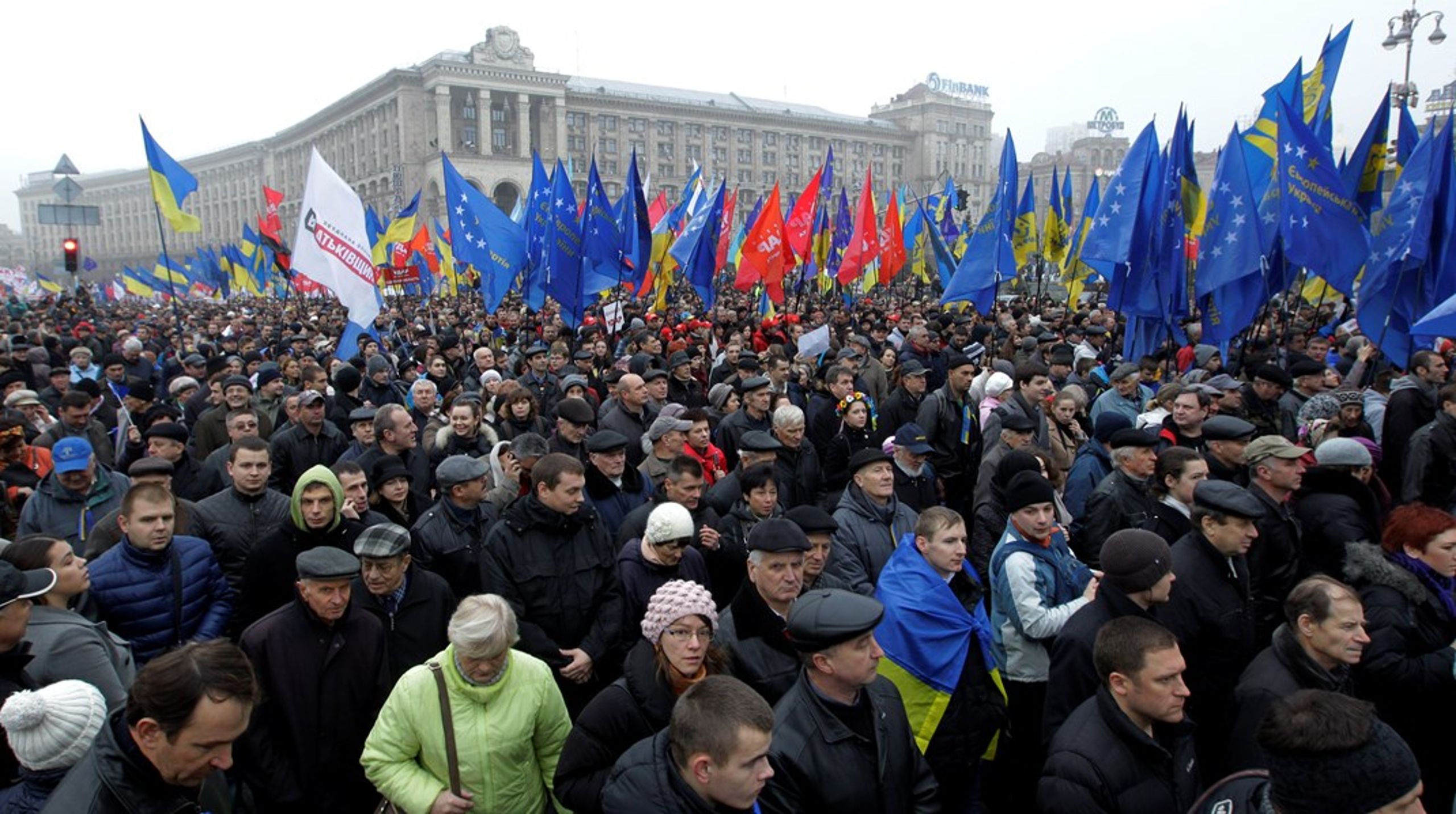 20 år efter den første store østudvidelse er der nu igen kommet appetit på at lukke nye lande ind i EU. Ukraine&nbsp;er et af de varme navne. Her er hundredtusindvis af ukrainere gået på gaden ved de såkaldte Euromajdan-demonstrationer.