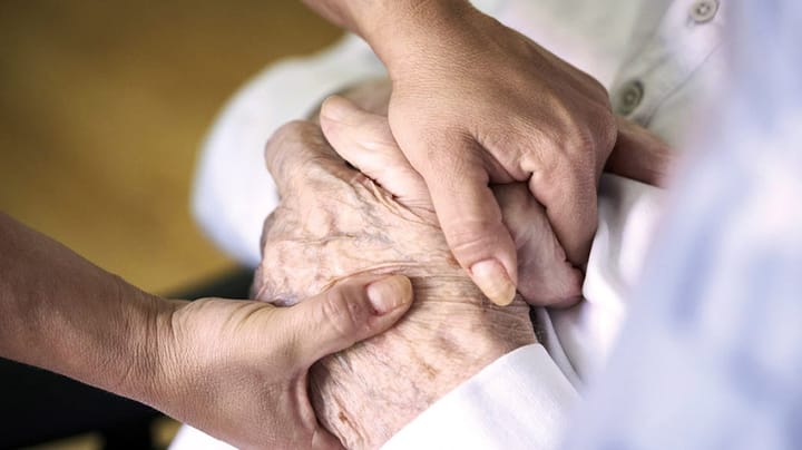 Manglen på hænder i ældreplejen sætter ny dagsorden for velfærden