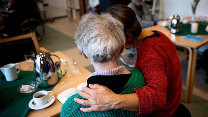 Opråb til Christiansborg: Fortæl borgerne, hvad de kan forvente af fremtidens ældrepleje 